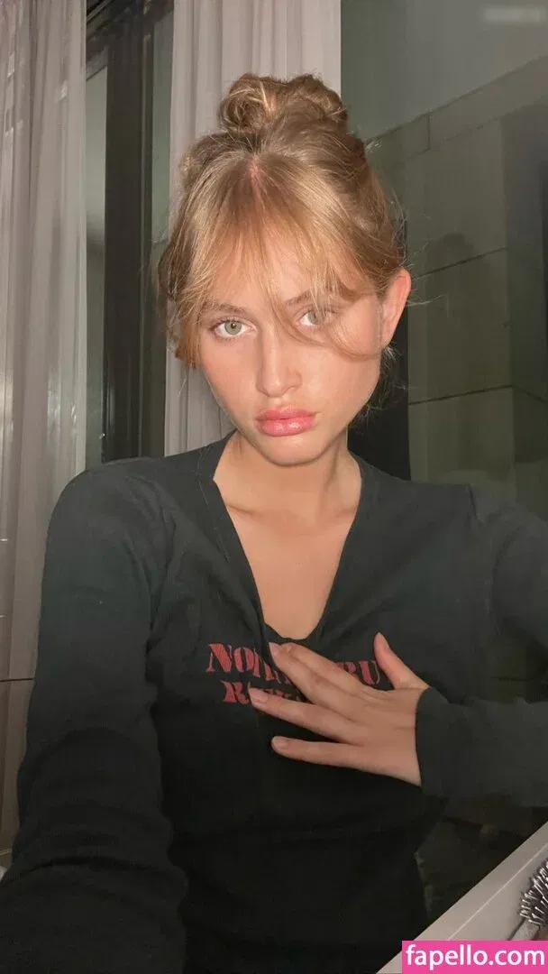 Zoe Kaeppele Onlyfans Photo Gallery 