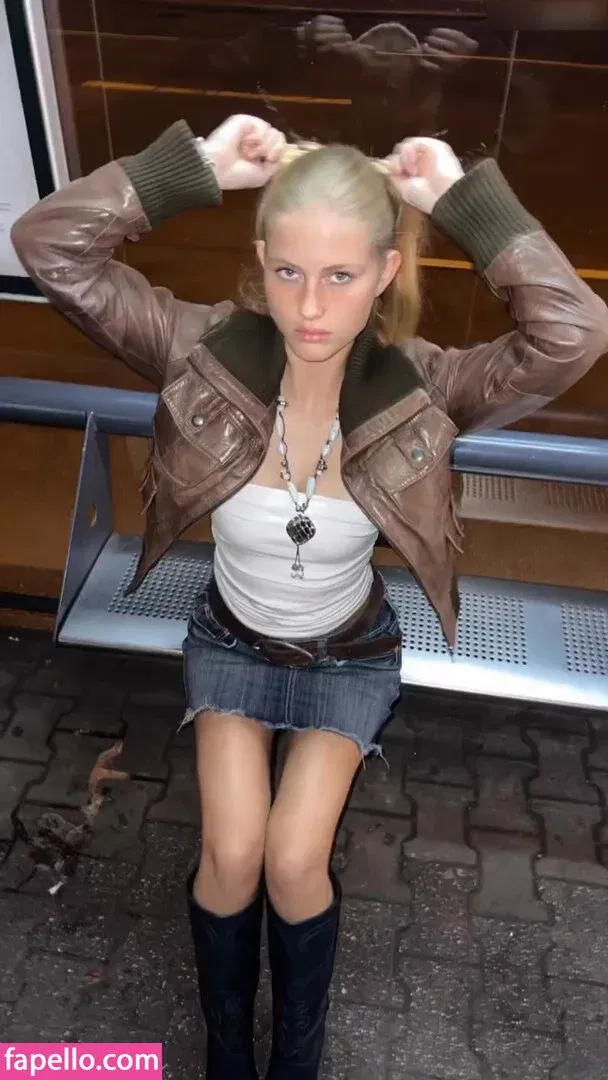 Zoe Kaeppele Onlyfans Photo Gallery 