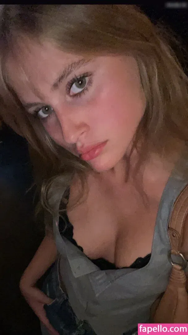 Zoe Kaeppele Onlyfans Photo Gallery 