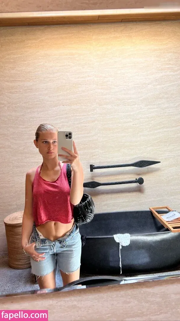 Zoe Kaeppele Onlyfans Photo Gallery 