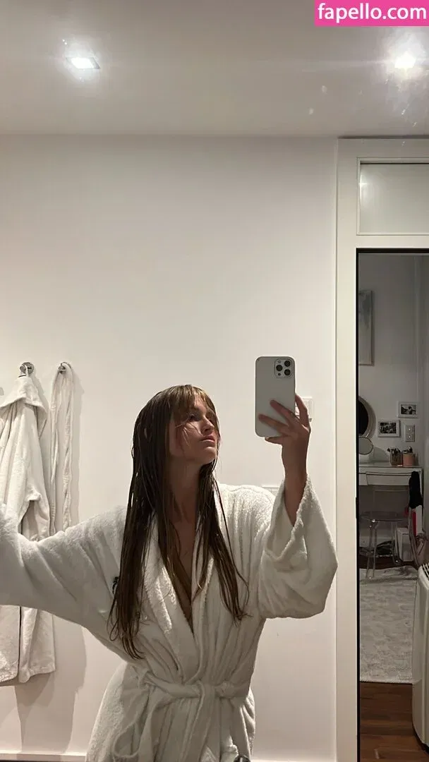 Zoe Kaeppele Onlyfans Photo Gallery 