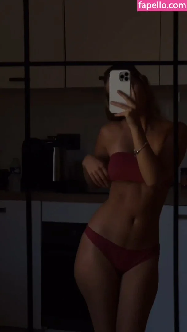 Zoe Kaeppele Onlyfans Photo Gallery 