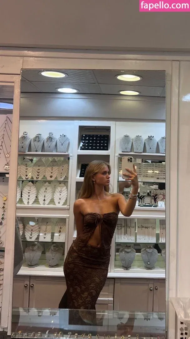 Zoe Kaeppele Onlyfans Photo Gallery 