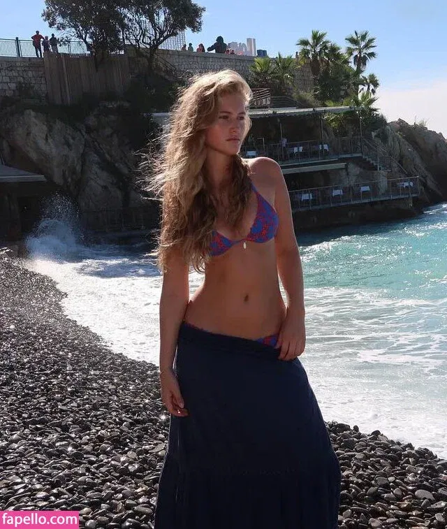 Zoe Kaeppele Onlyfans Photo Gallery 