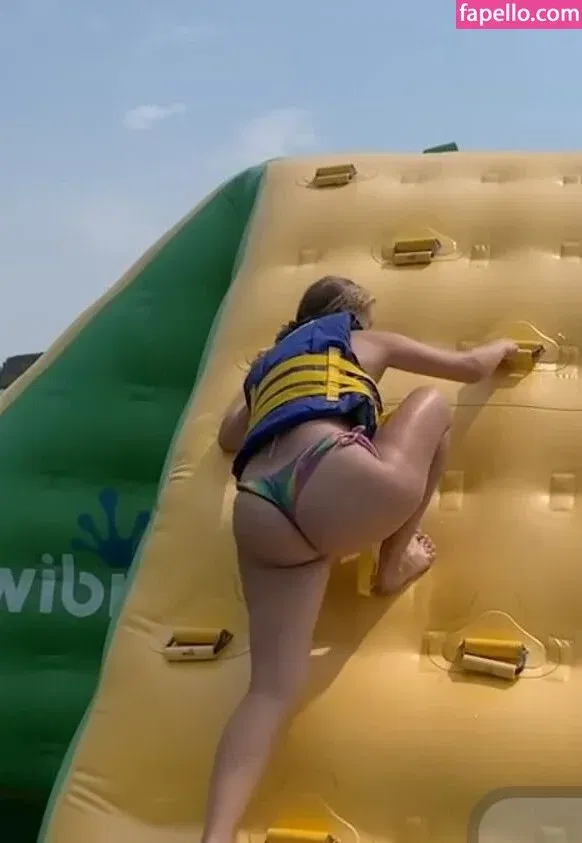 Zoe Kaeppele Onlyfans Photo Gallery 