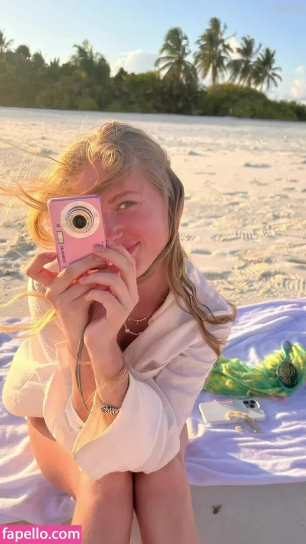 Zoe Kaeppele Onlyfans Photo Gallery 