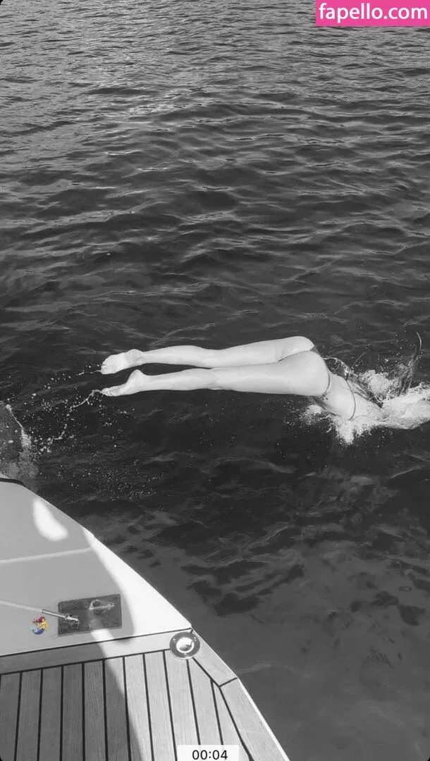 Zoe Kaeppele Onlyfans Photo Gallery 