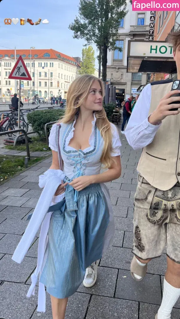 Zoe Kaeppele Onlyfans Photo Gallery 