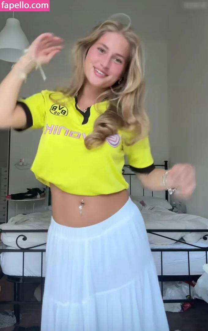 Zoe Kaeppele Onlyfans Photo Gallery 