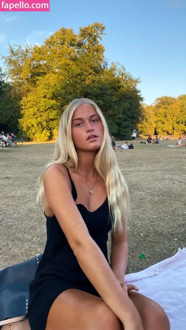 Zoe Kaeppele Onlyfans Photo Gallery 