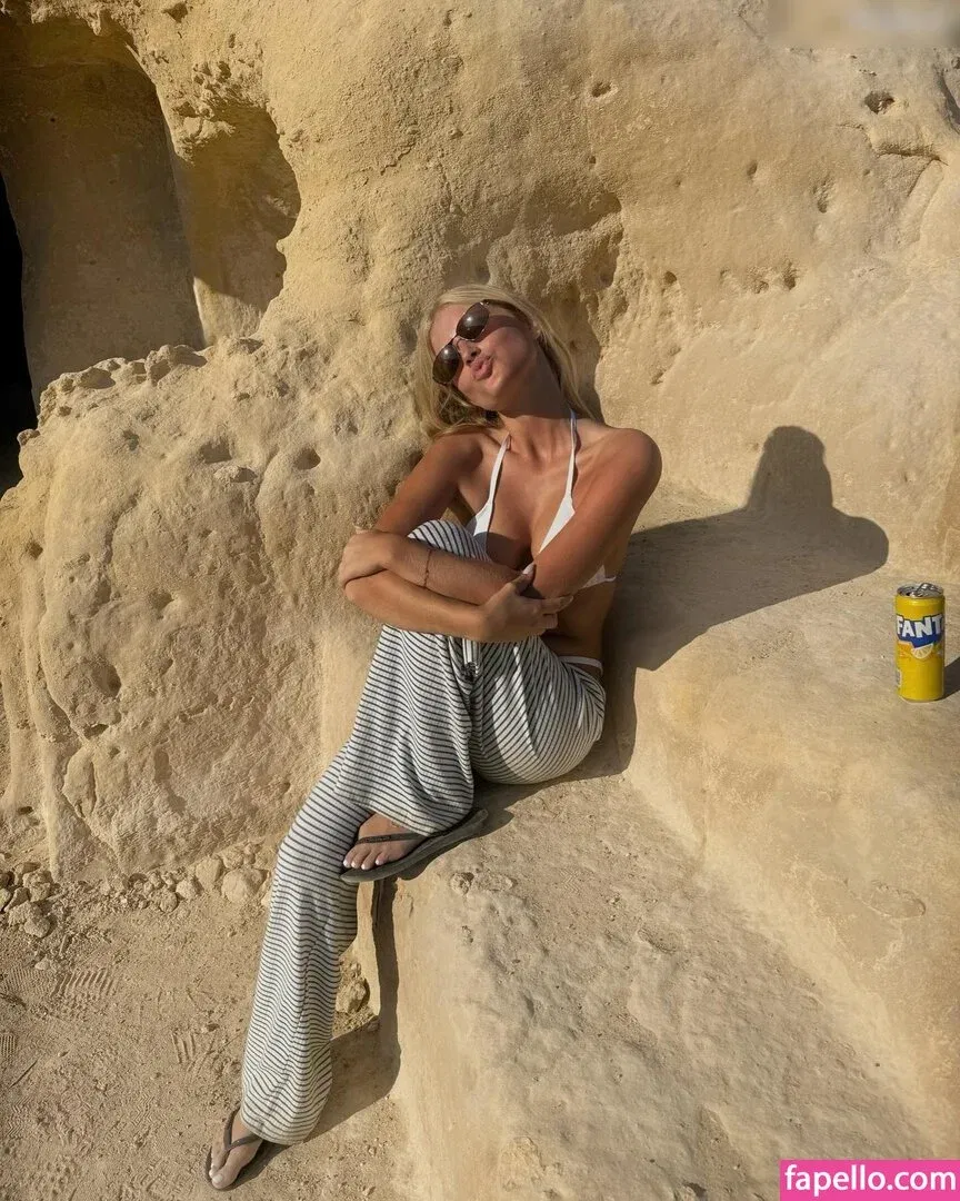 Zoe Kaeppele Onlyfans Photo Gallery 