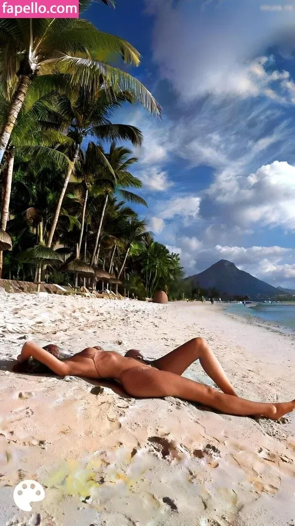 Zoe Kaeppele Onlyfans Photo Gallery 