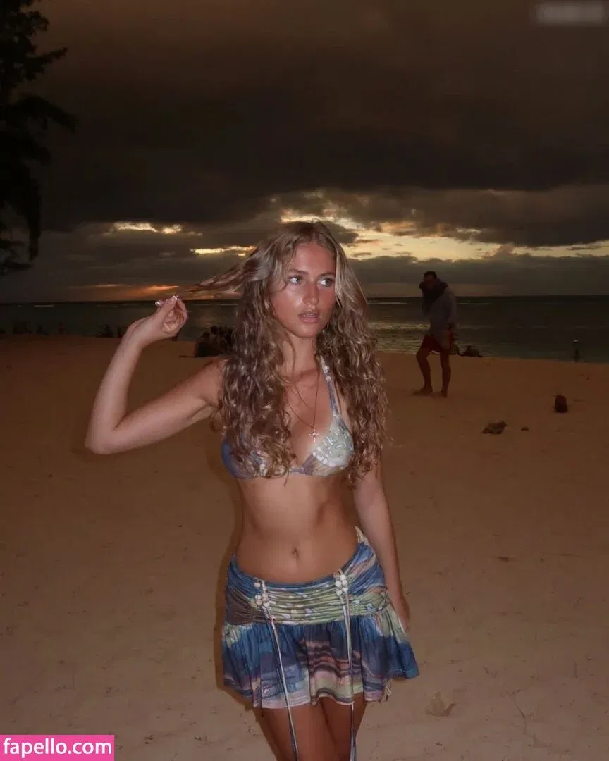 Zoe Kaeppele Onlyfans Photo Gallery 