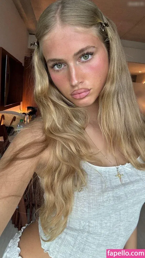 Zoe Kaeppele Onlyfans Photo Gallery 