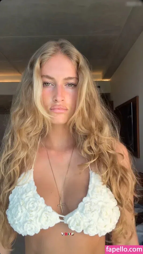 Zoe Kaeppele Onlyfans Photo Gallery 