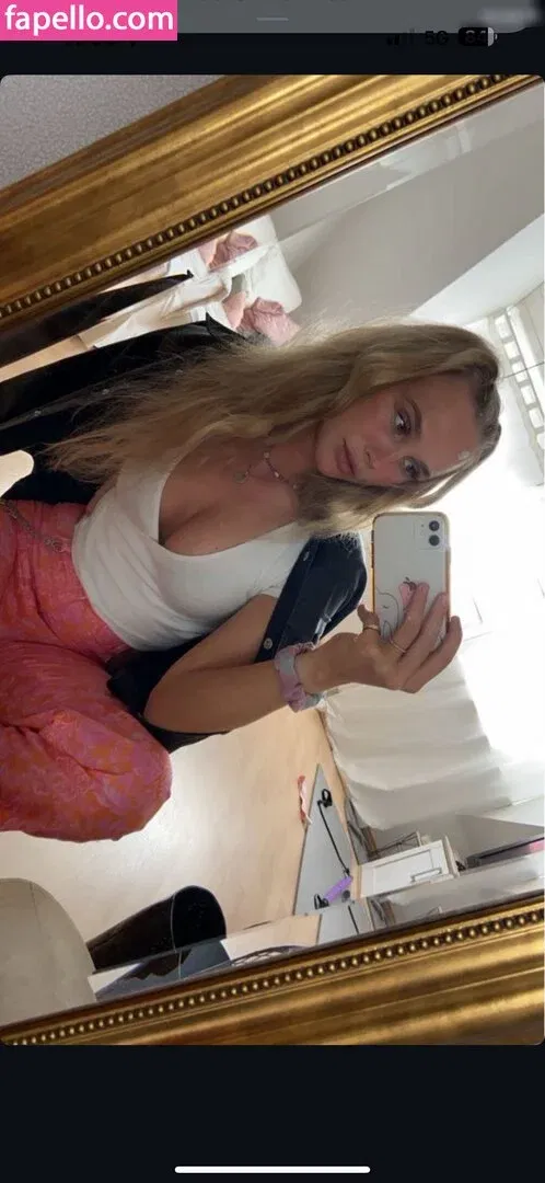 Zoe Kaeppele Onlyfans Photo Gallery 