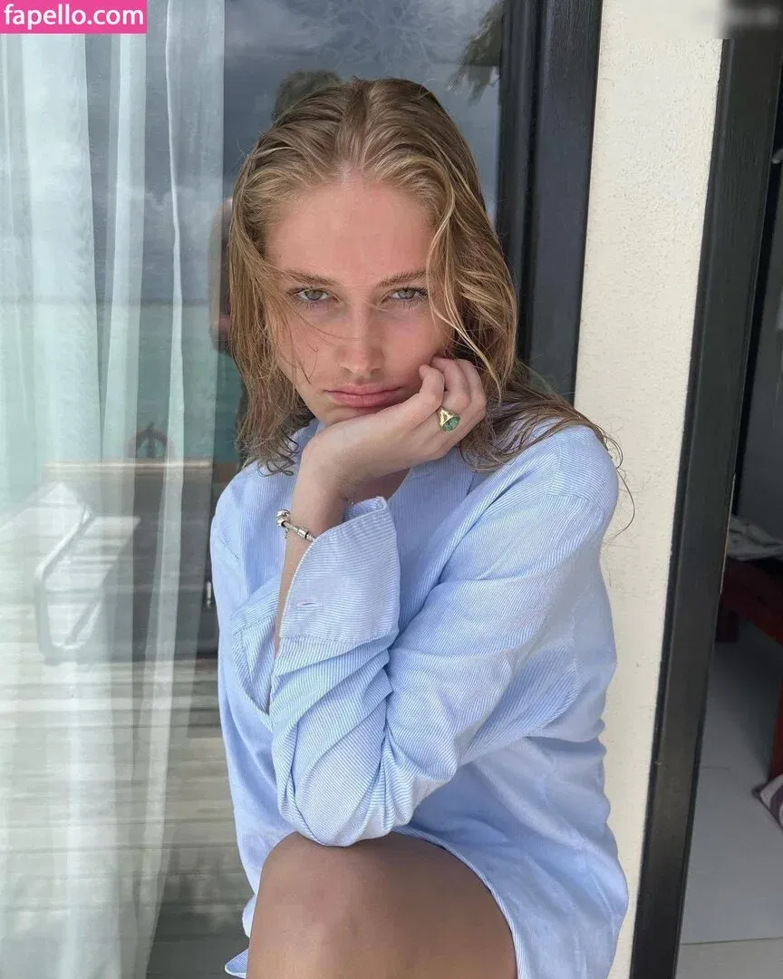 Zoe Kaeppele Onlyfans Photo Gallery 