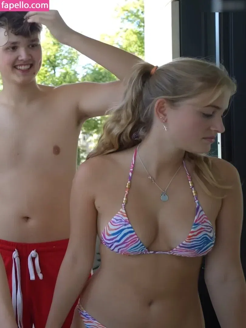 Zoe Kaeppele Onlyfans Photo Gallery 