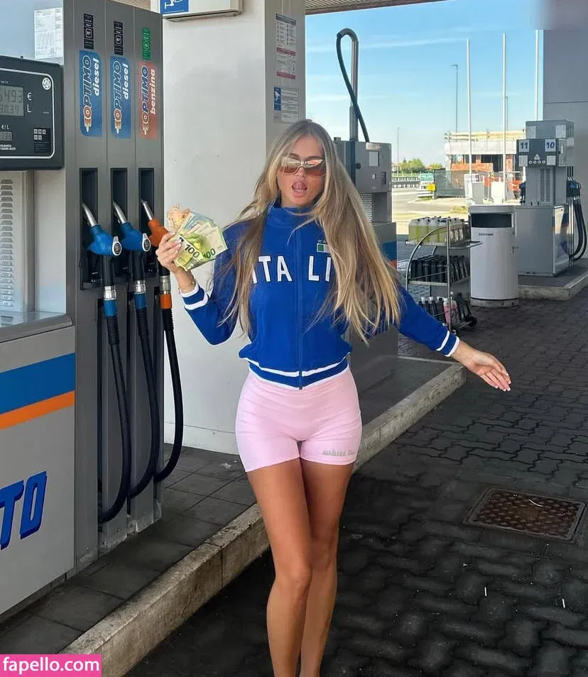 Zoe Kaeppele Onlyfans Photo Gallery 