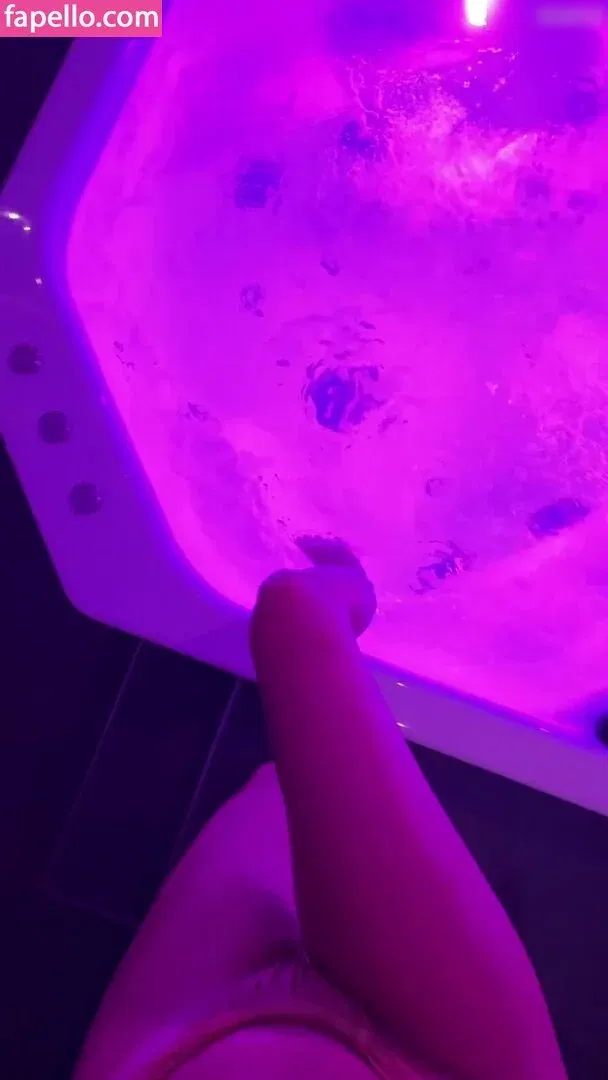 Zoe Kaeppele Onlyfans Photo Gallery 