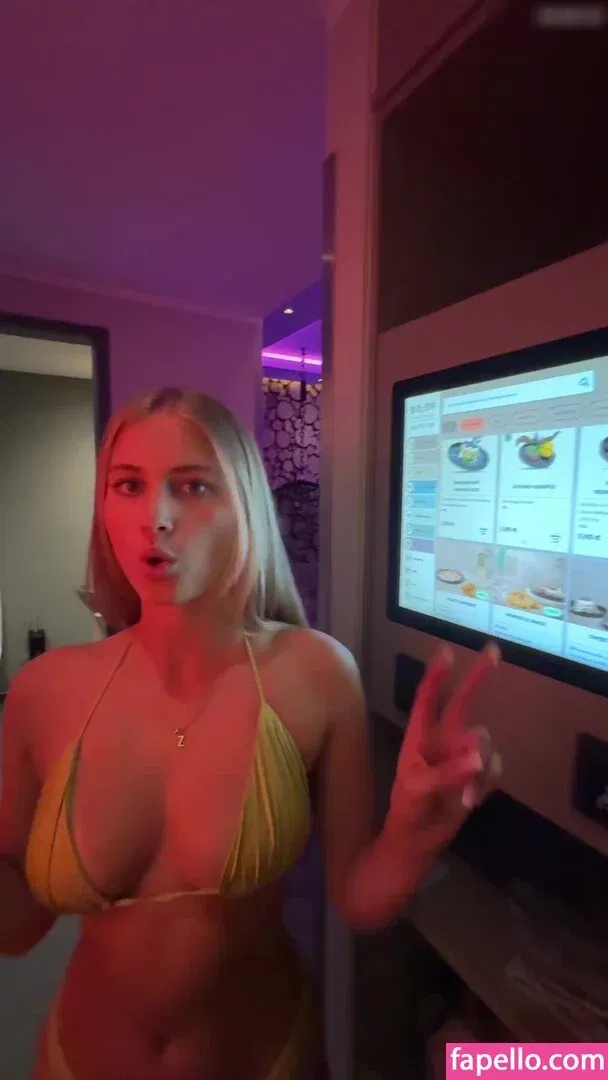 Zoe Kaeppele Onlyfans Photo Gallery 