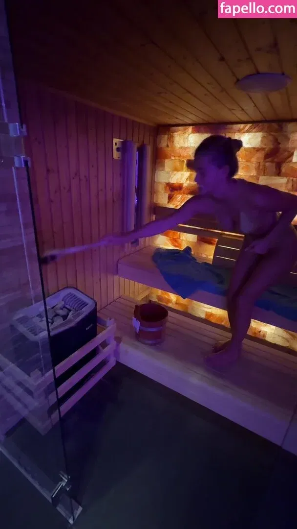 Zoe Kaeppele Onlyfans Photo Gallery 