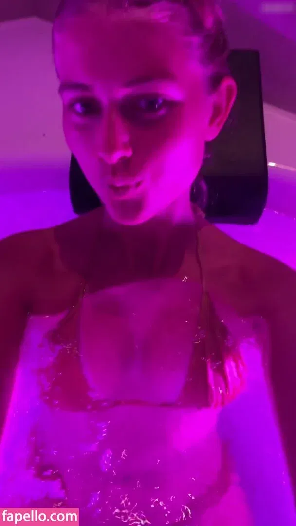 Zoe Kaeppele Onlyfans Photo Gallery 