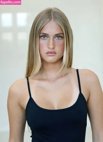 Zoe Kaeppele Onlyfans Photo Gallery 