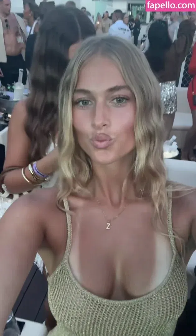 Zoe Kaeppele Onlyfans Photo Gallery 