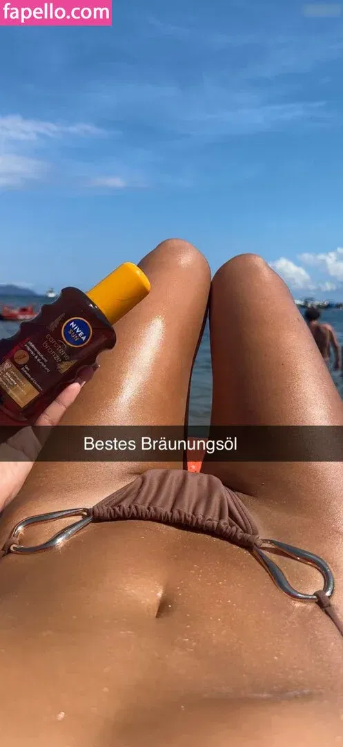 Zoe Kaeppele Onlyfans Photo Gallery 