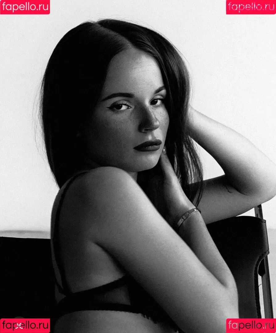 Sasha Spilberg Onlyfans Photo Gallery 