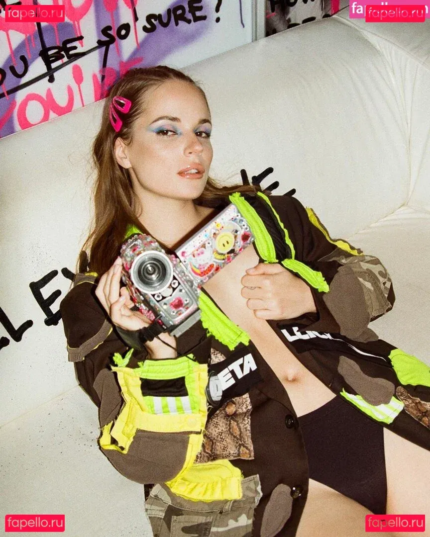 Sasha Spilberg Onlyfans Photo Gallery 