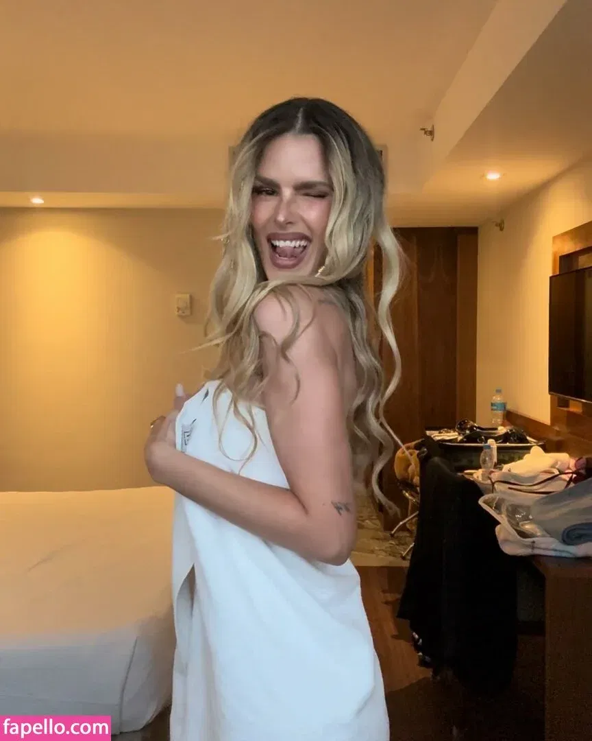 Yasmin Brunet Onlyfans Photo Gallery 