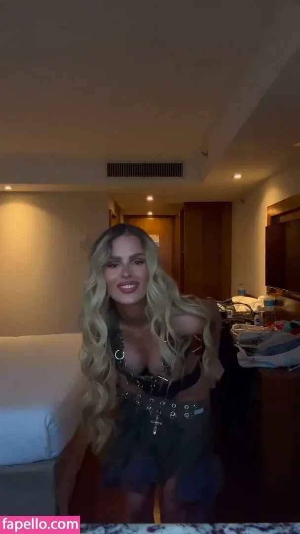 Yasmin Brunet Onlyfans Photo Gallery 