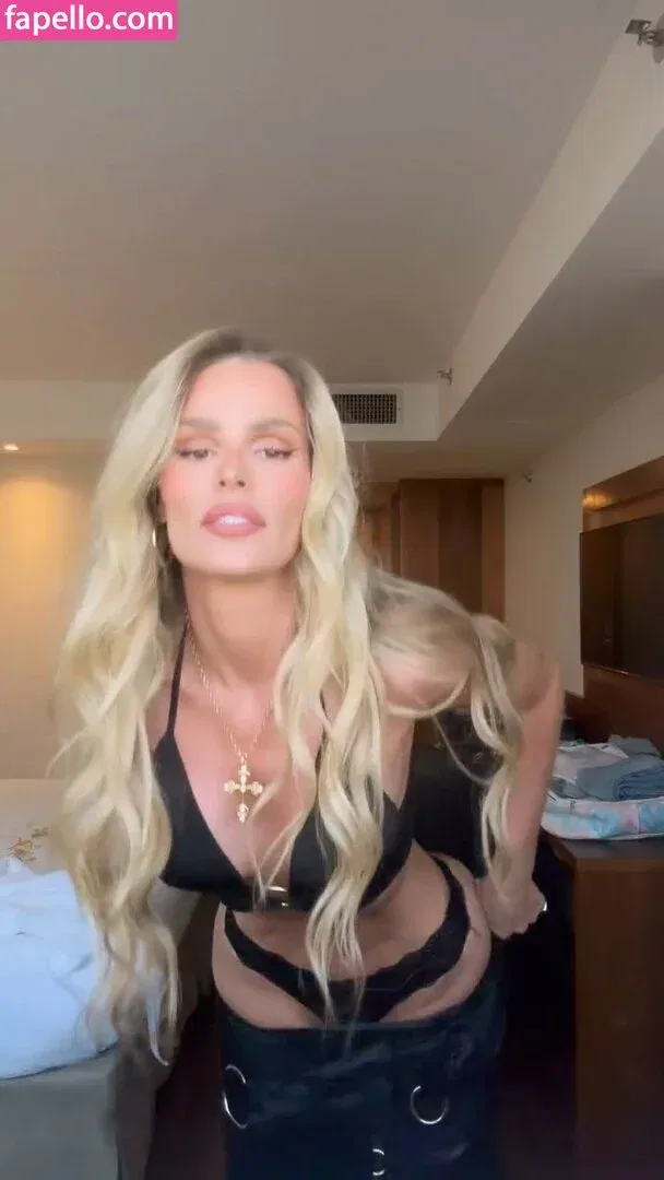 Yasmin Brunet Onlyfans Photo Gallery 