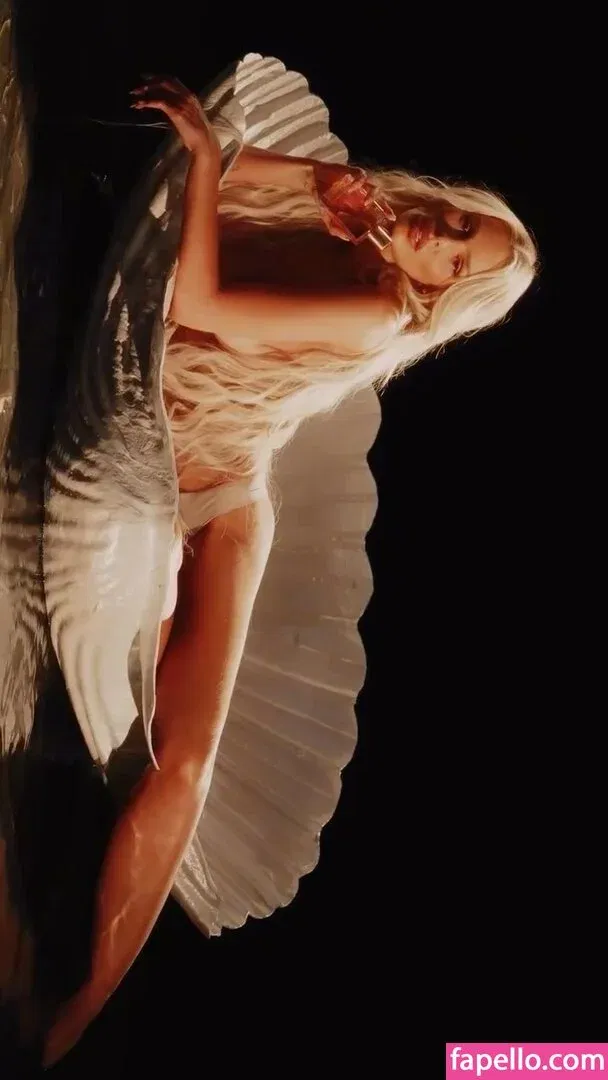 Yasmin Brunet Onlyfans Photo Gallery 