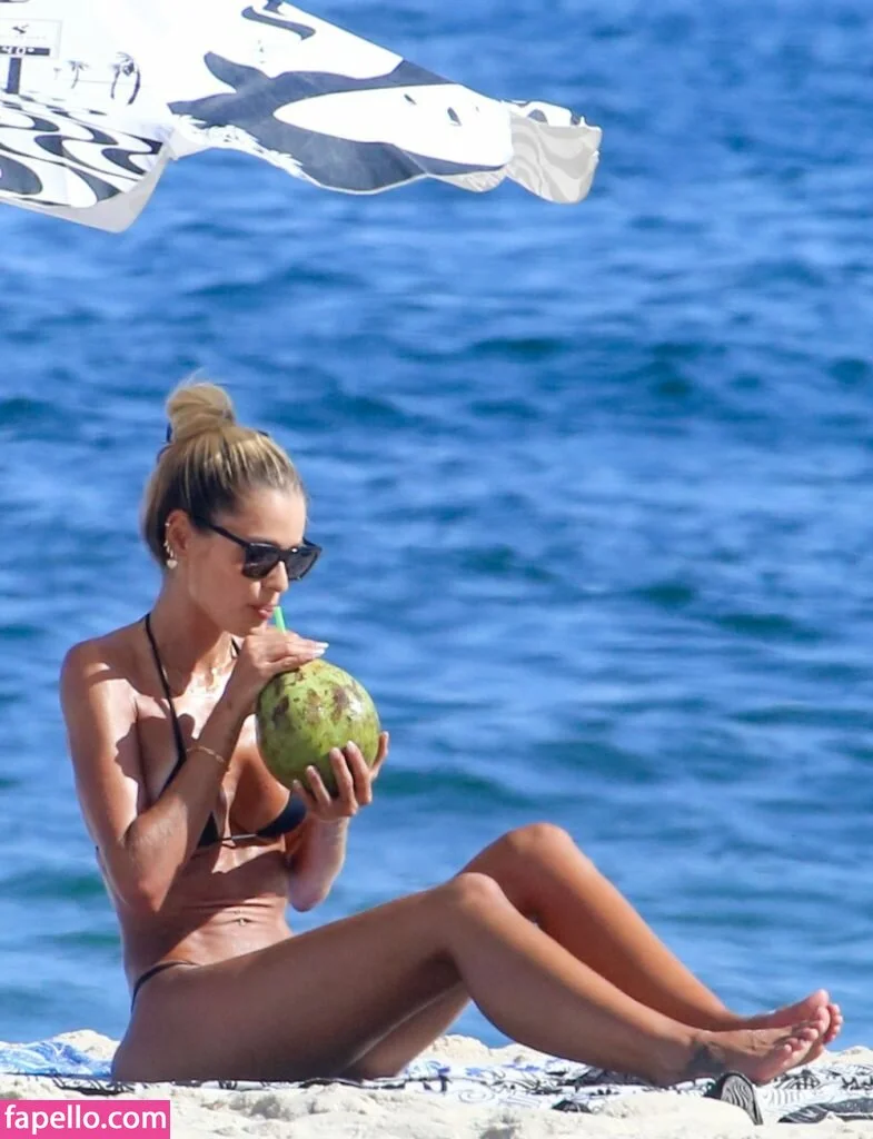 Yasmin Brunet Onlyfans Photo Gallery 