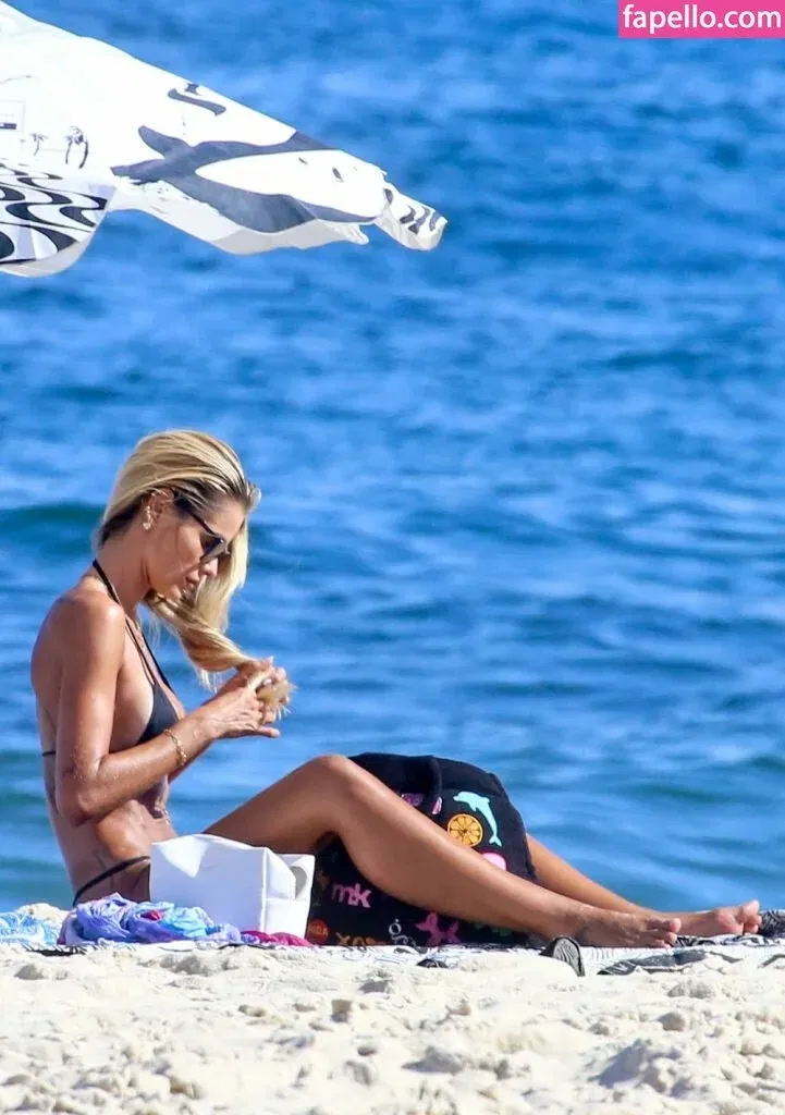 Yasmin Brunet Onlyfans Photo Gallery 