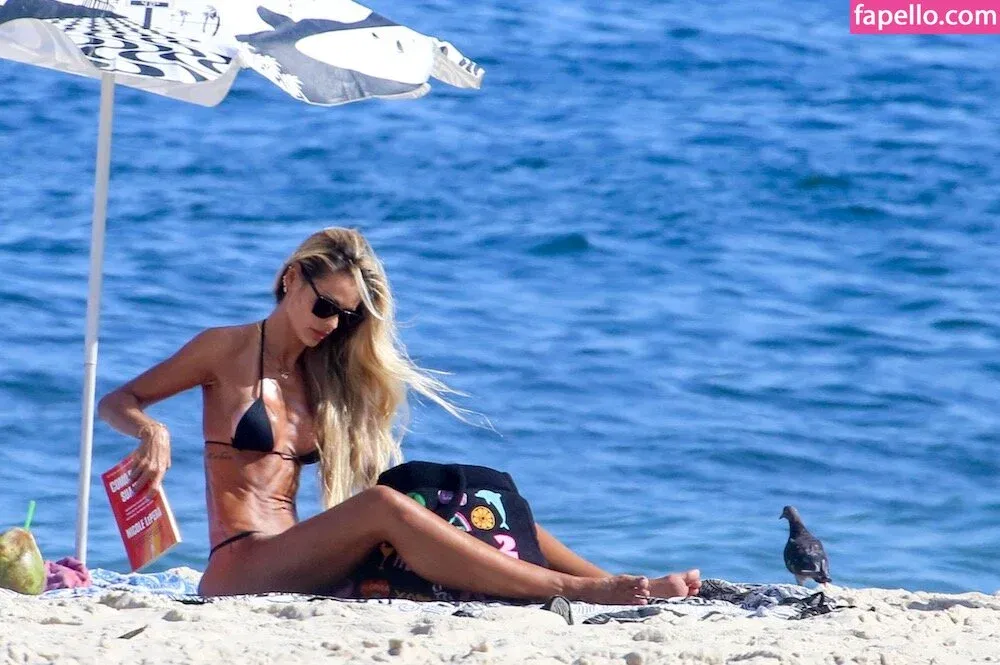 Yasmin Brunet Onlyfans Photo Gallery 