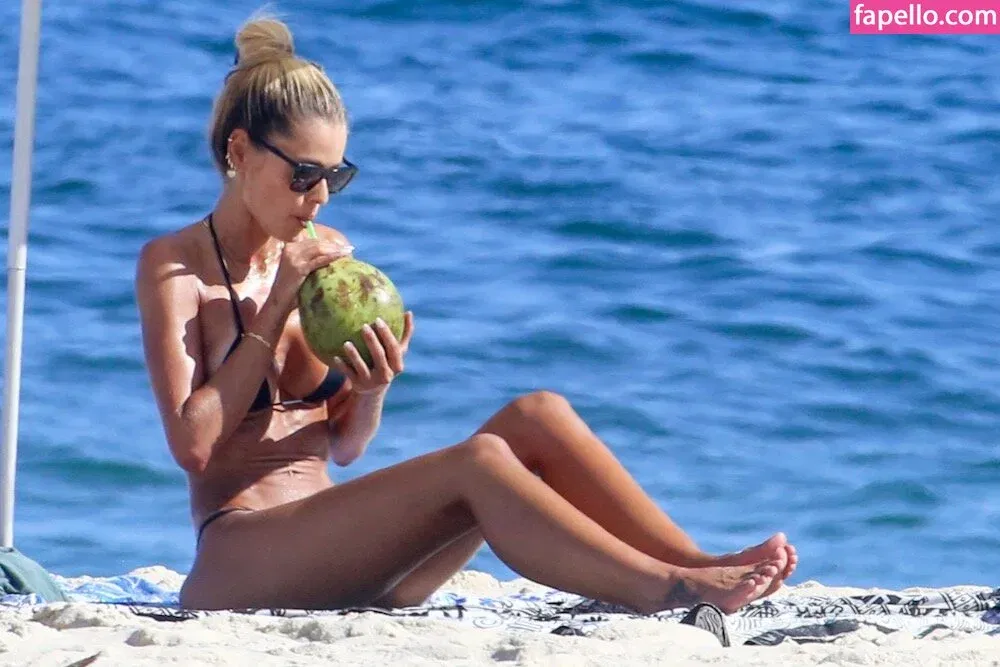 Yasmin Brunet Onlyfans Photo Gallery 