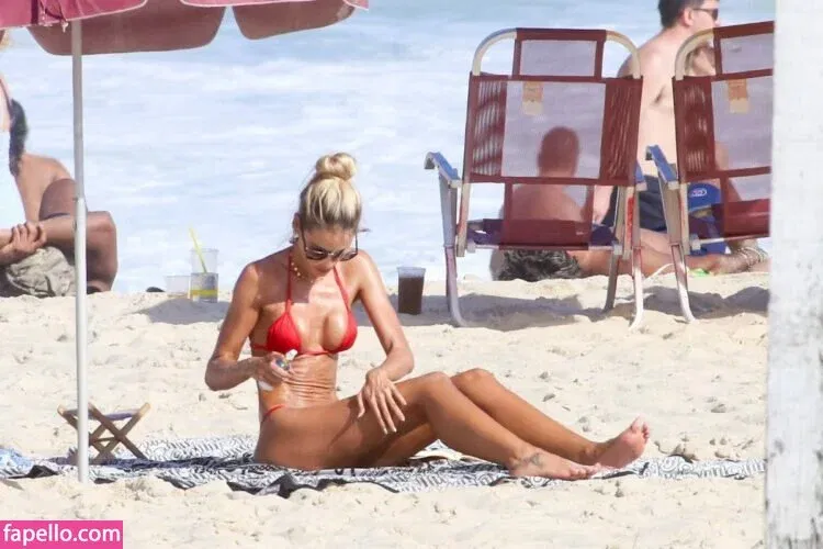 Yasmin Brunet Onlyfans Photo Gallery 