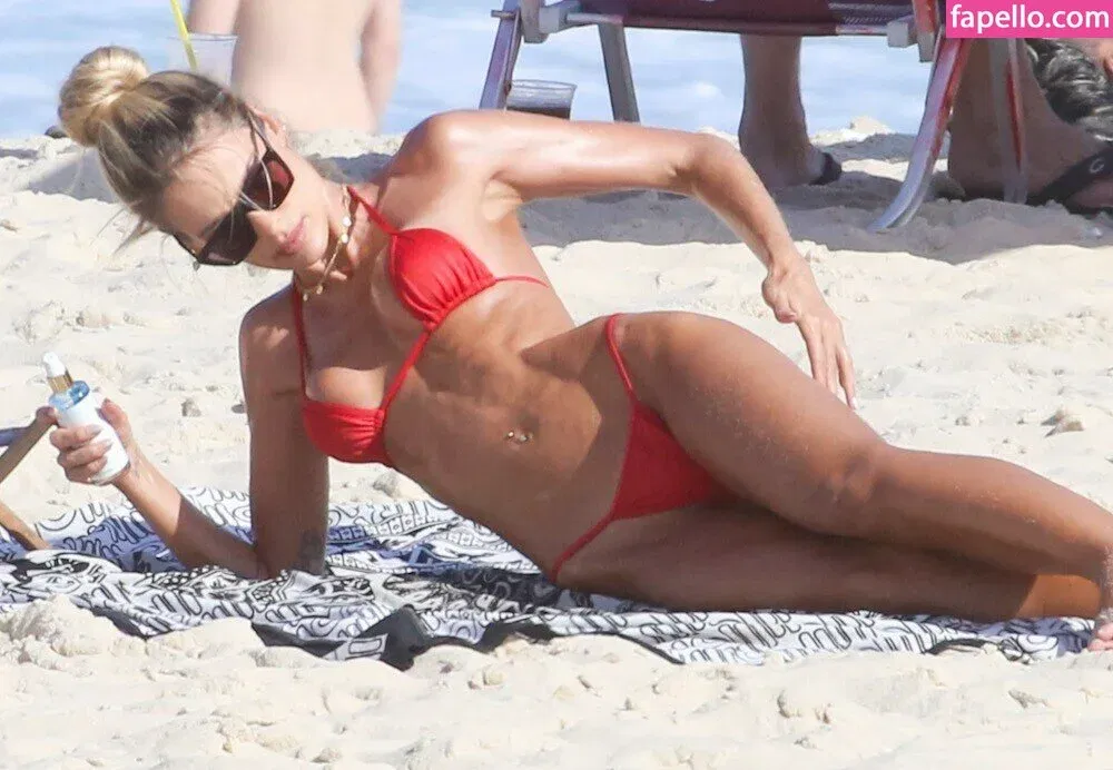 Yasmin Brunet Onlyfans Photo Gallery 