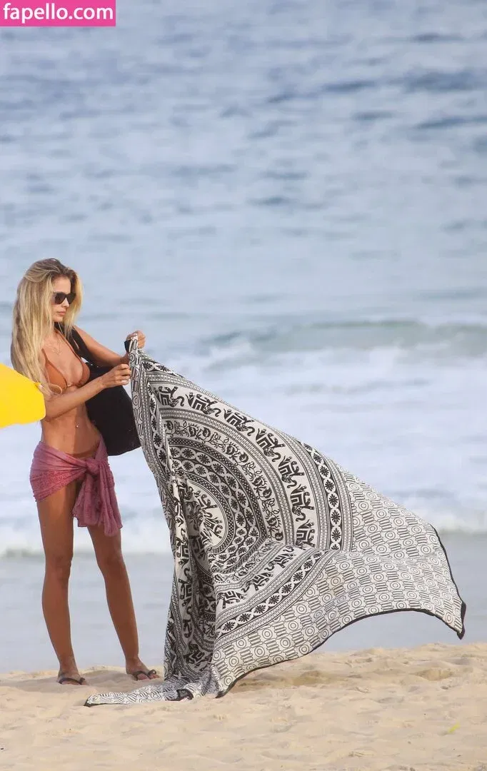 Yasmin Brunet Onlyfans Photo Gallery 