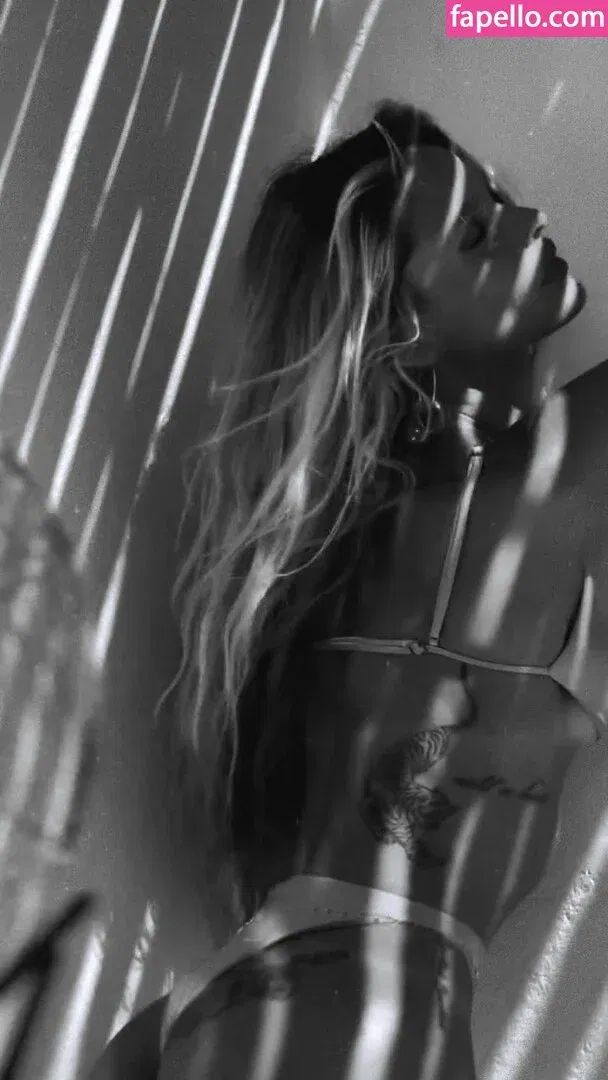 Yasmin Brunet Onlyfans Photo Gallery 