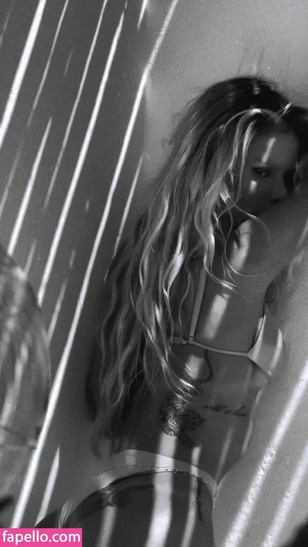 Yasmin Brunet Onlyfans Photo Gallery 