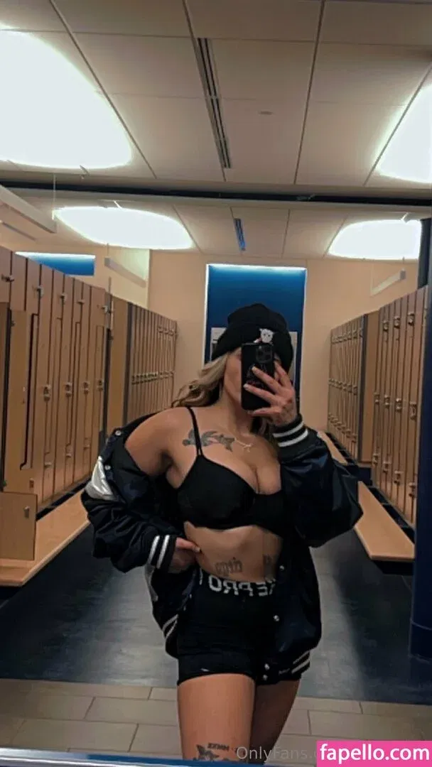 extraroxy Onlyfans Photo Gallery 