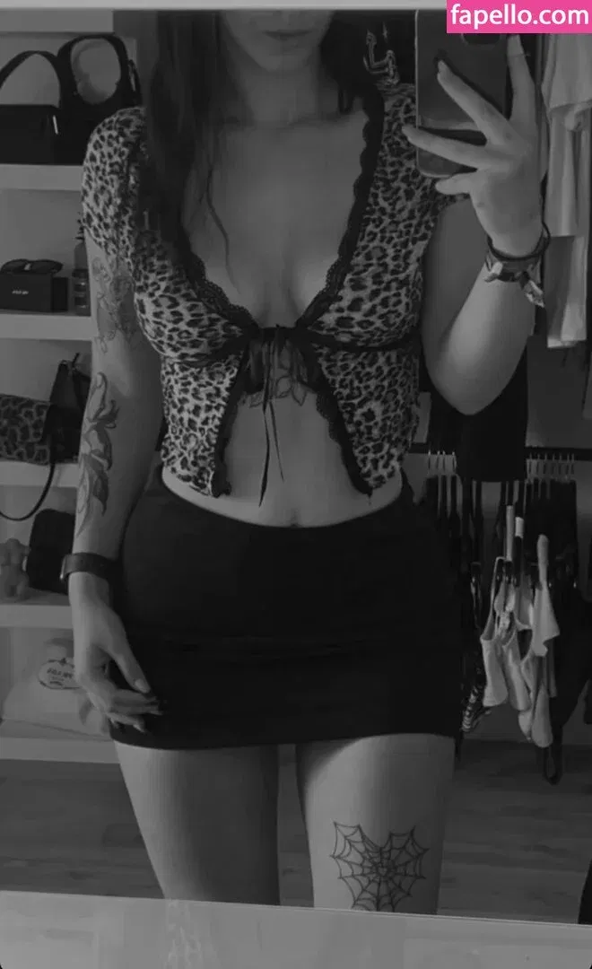 onselina Onlyfans Photo Gallery 