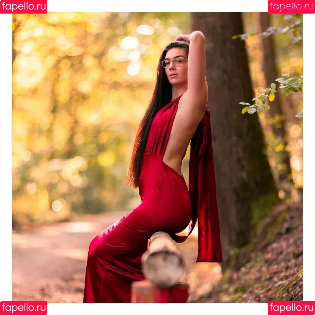 Justine Anne Crane Onlyfans Photo Gallery 