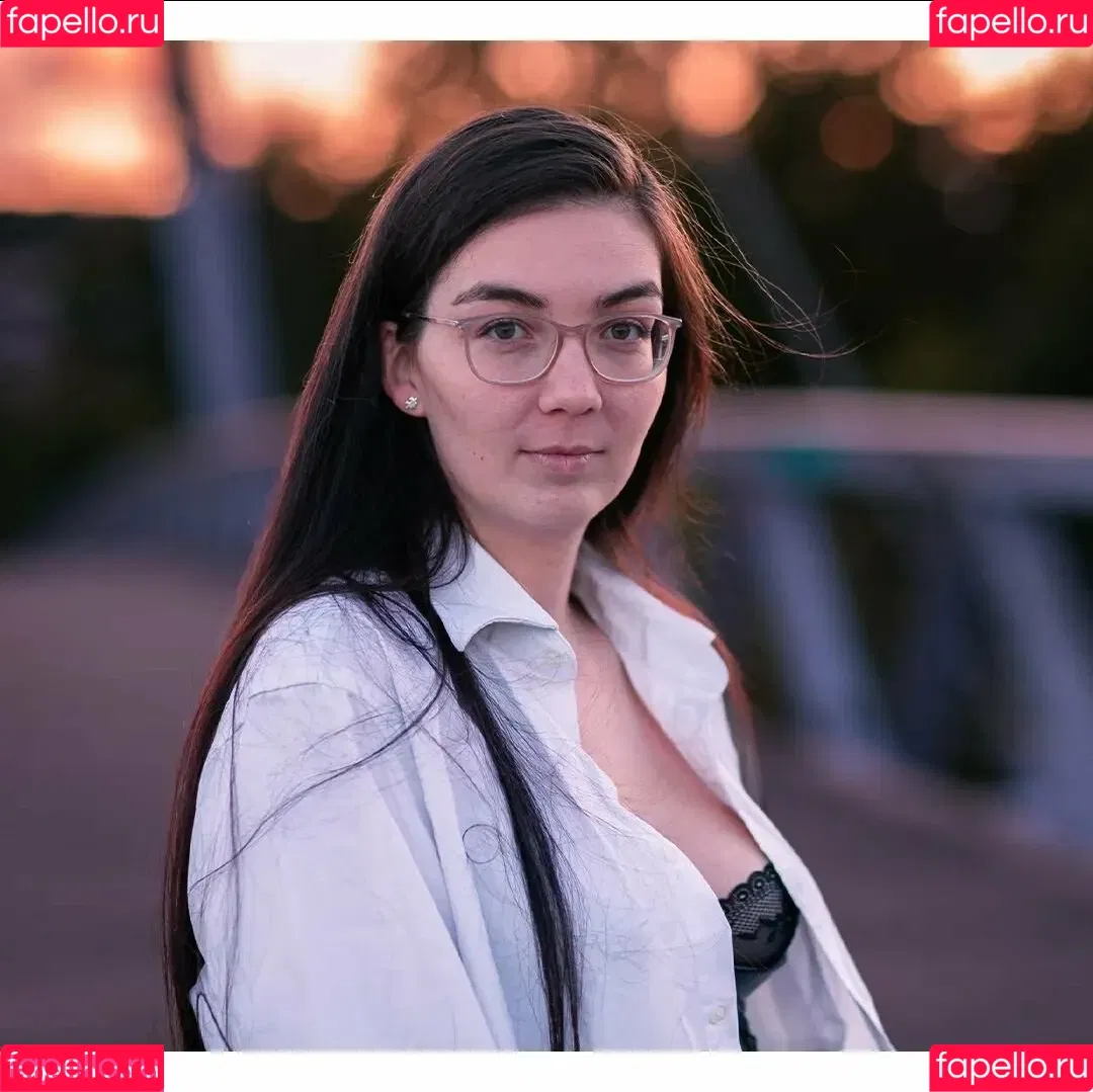 Justine Anne Crane Onlyfans Photo Gallery 