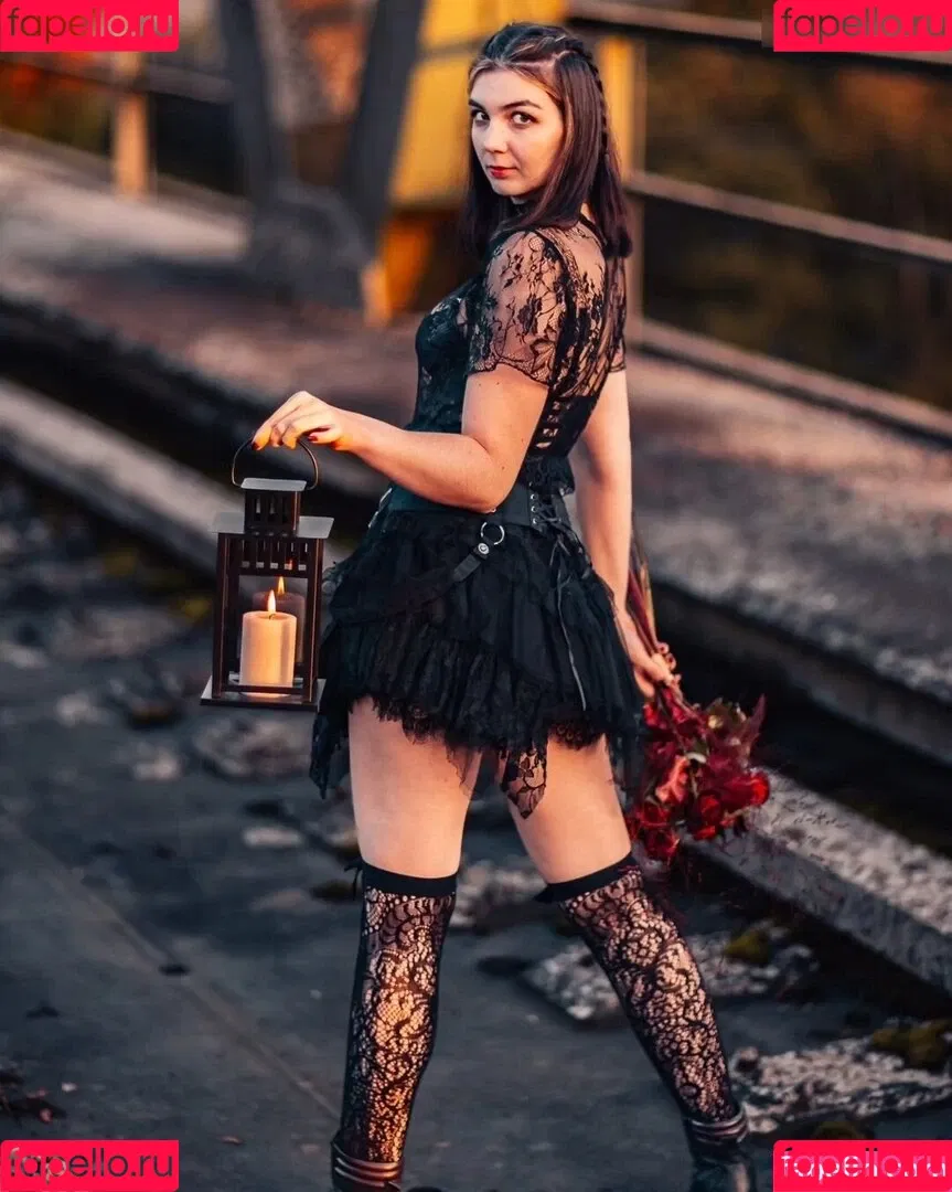 Justine Anne Crane Onlyfans Photo Gallery 